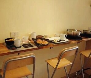 Inbegriffenes kontinentales Frühstück