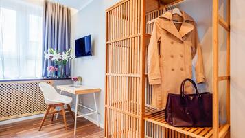 Dreibettzimmer | Wohnbereich | Fernseher