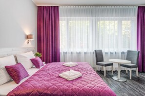 Habitación Confort doble | Decoración individual, mobiliario individual, escritorio