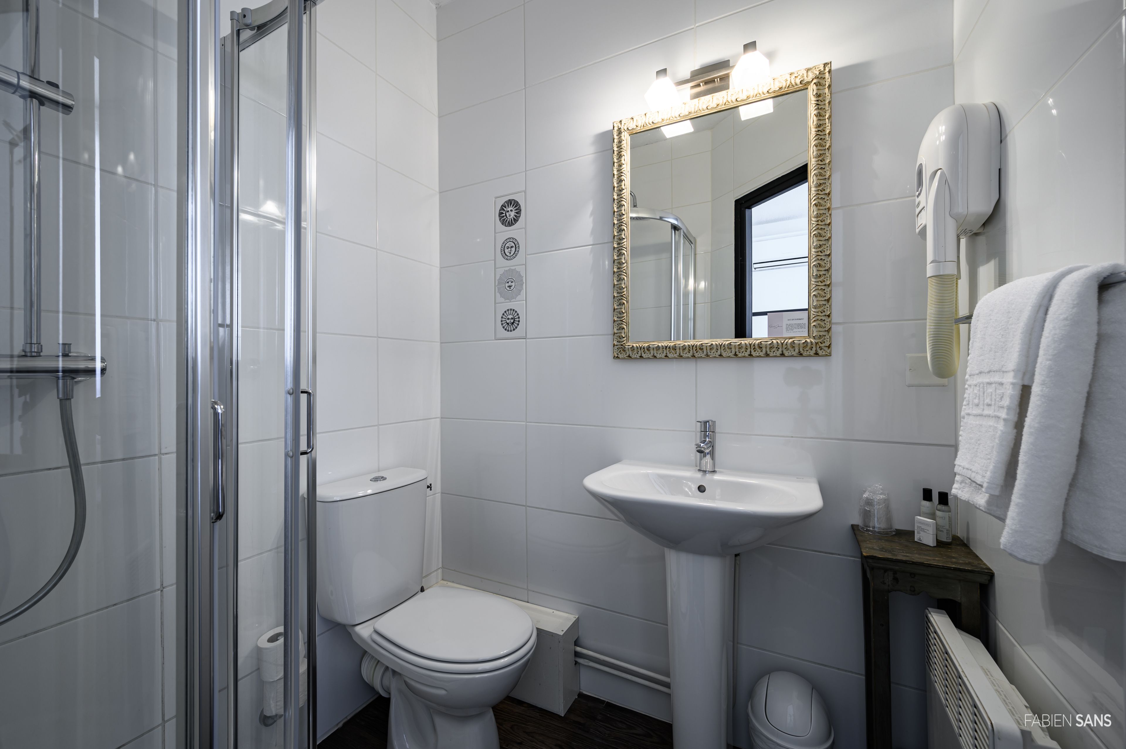 comfort double room with shower or bathtub | bathroom | free toiletries, hair dryer, towels