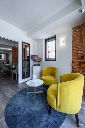 Lobby sitting area - Urban Style Hôtel Saint Claire (Toulouse)