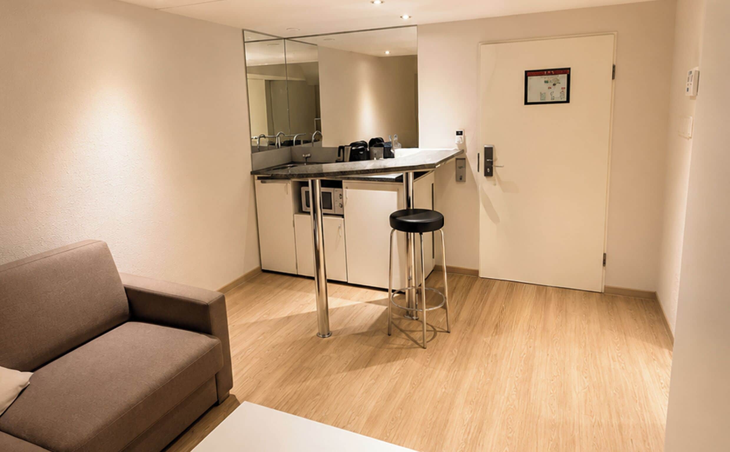 Minibar, coffres-forts dans les chambres, bureau, Wi-Fi gratuit