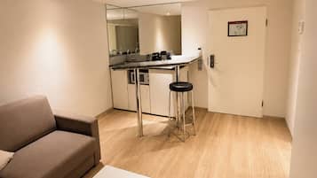 Minibar, Zimmersafe, Schreibtisch, kostenloses WLAN