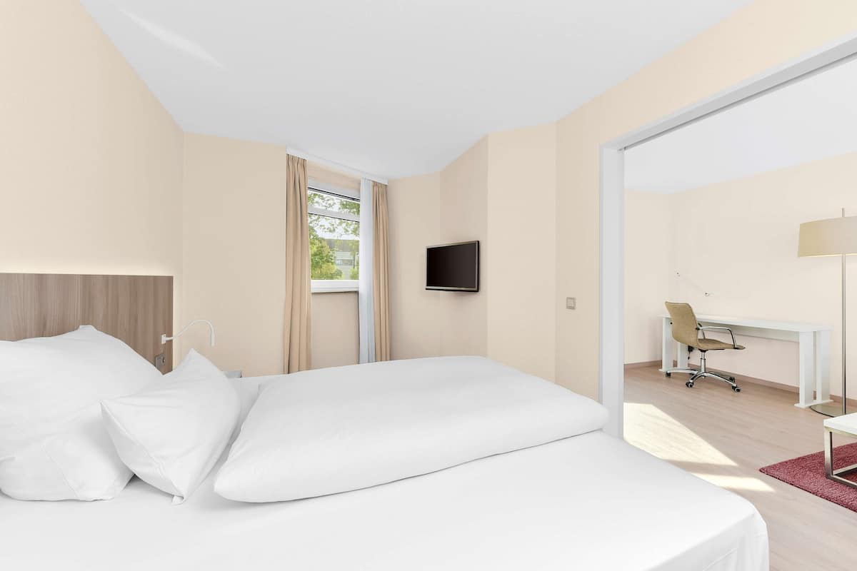 minibar, in-room safe, desk, iron/ironing board