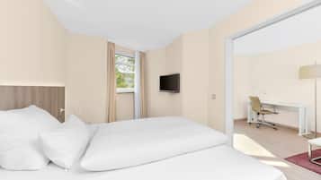Minibar, in-room safe, desk, iron/ironing board