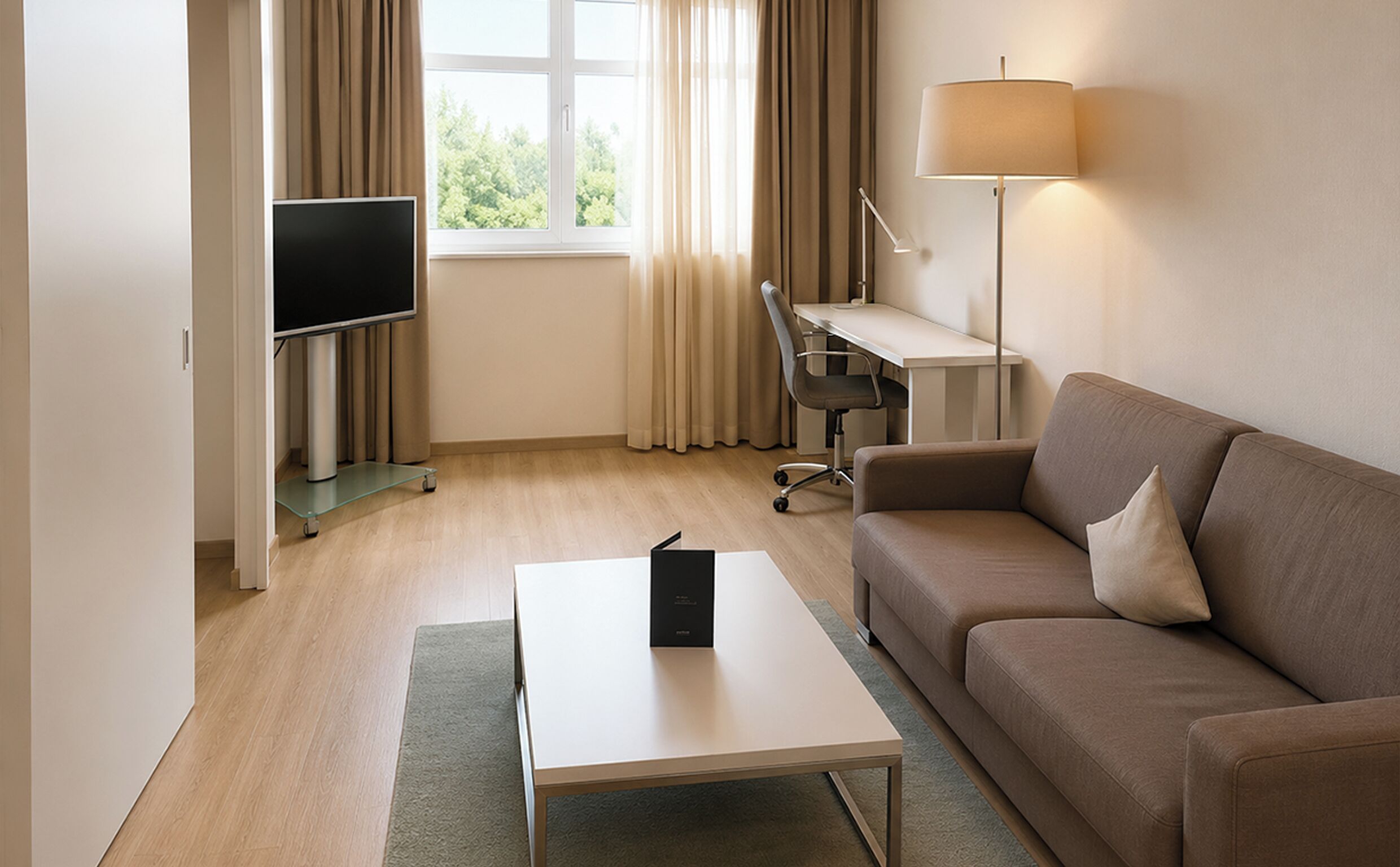 Minibar, Zimmersafe, Schreibtisch, kostenloses WLAN
