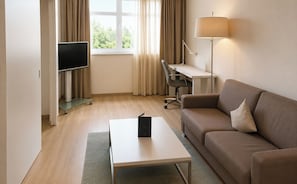 Minibar, Zimmersafe, Schreibtisch, kostenloses WLAN