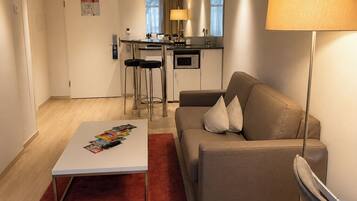 Minibar, Zimmersafe, Schreibtisch, kostenloses WLAN