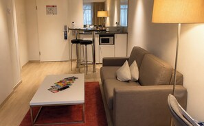 Minibar, Zimmersafe, Schreibtisch, kostenloses WLAN