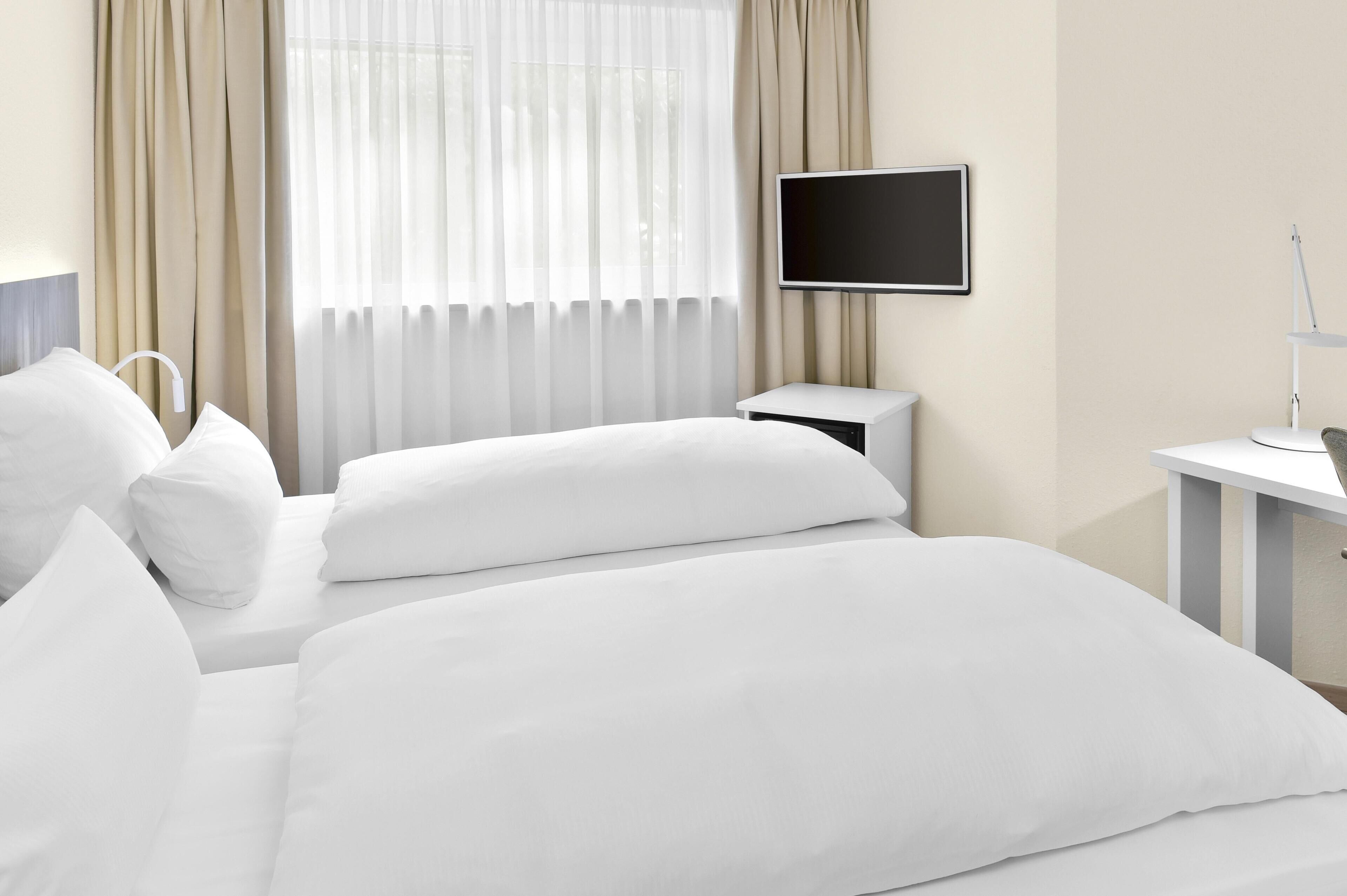 family suite | minibar, in-room safe, desk, iron/ironing board