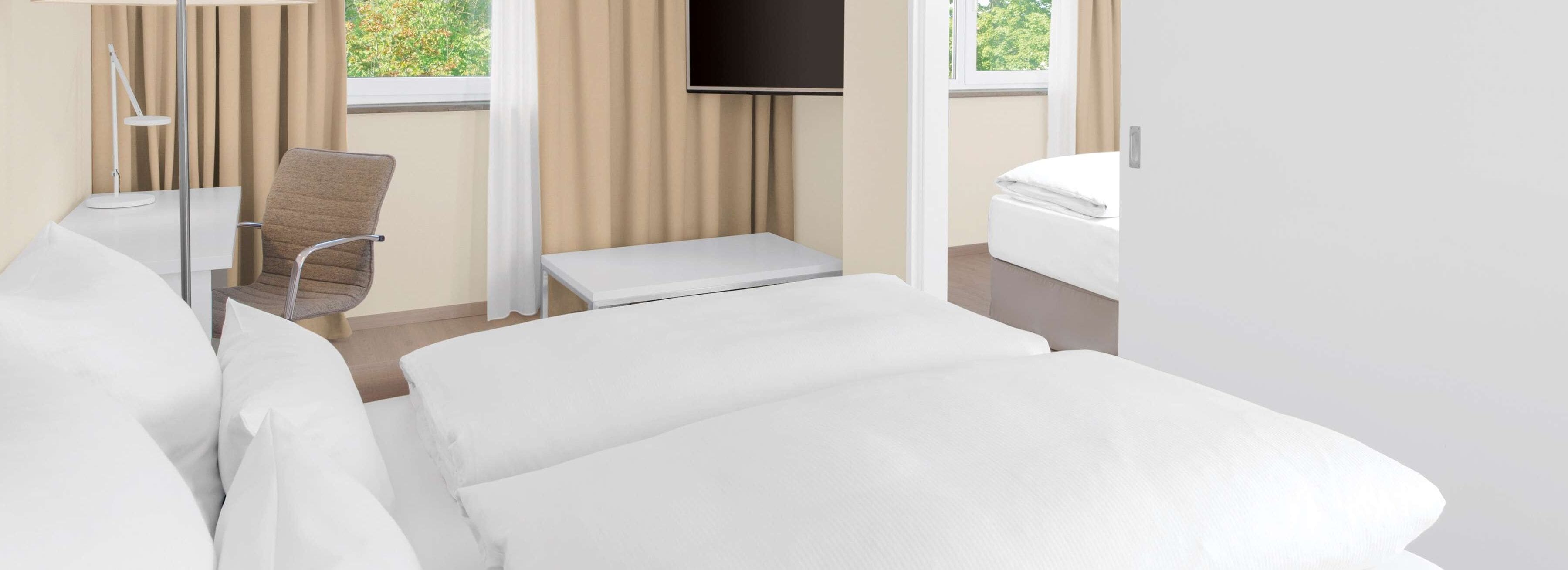 suite (extra bed 2 adults + 2 children) | minibar, in-room safe, desk, iron/ironing board