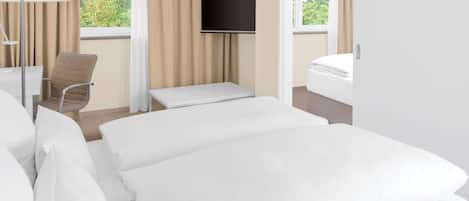 Suite (Extra Bed 2 adults + 2 children) | Minibar, in-room safe, desk, iron/ironing board