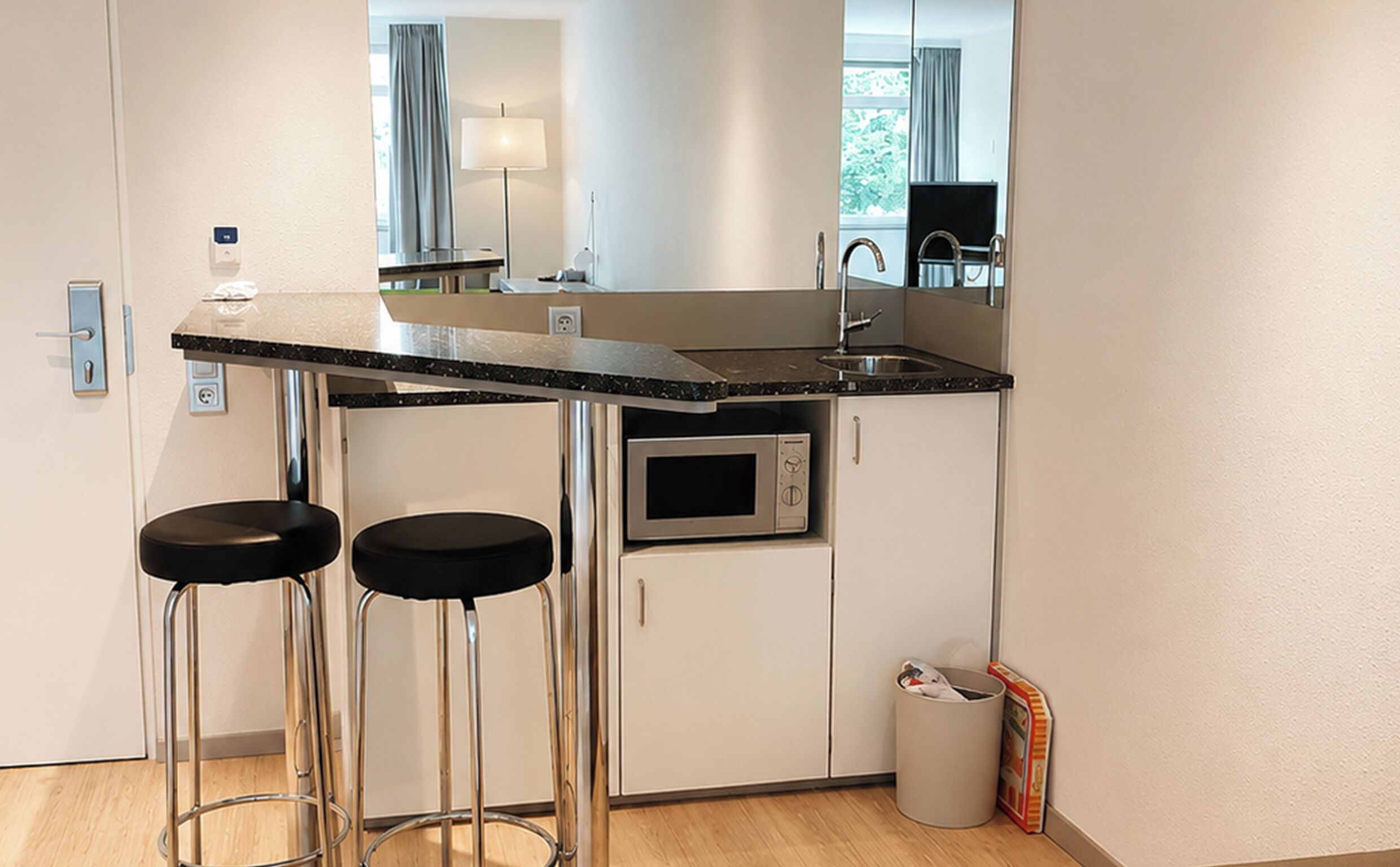 Minibar, pengeskab på værelset, skrivebord, gratis Wi-Fi