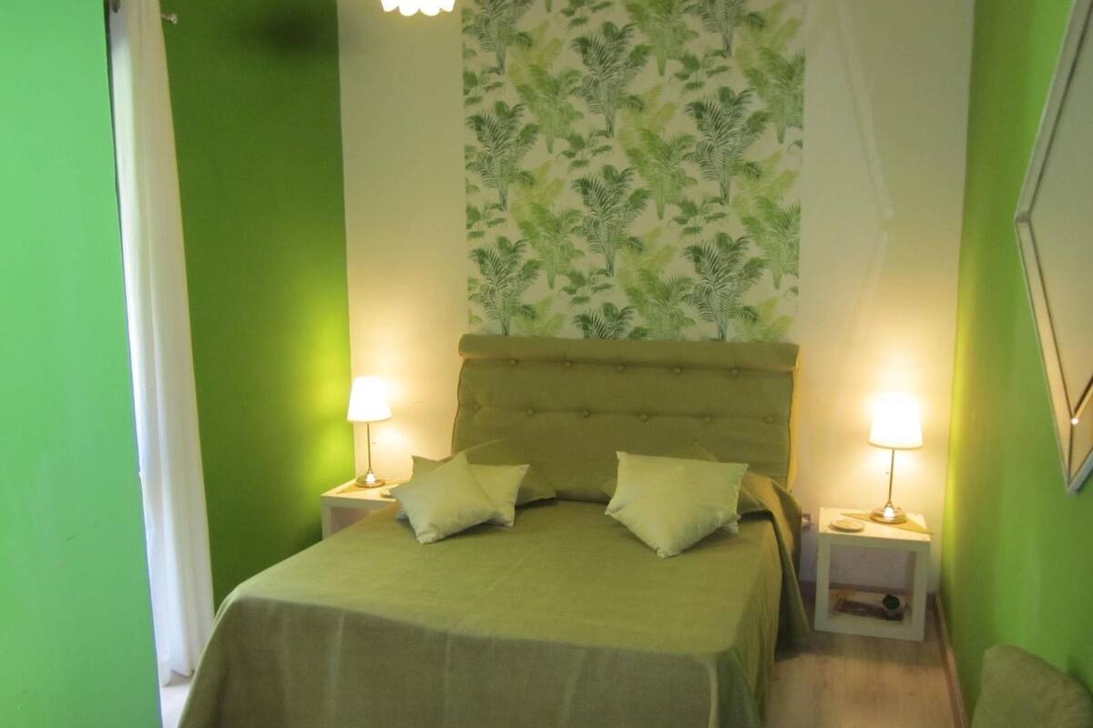 Iron/ironing board, rollaway beds, free WiFi