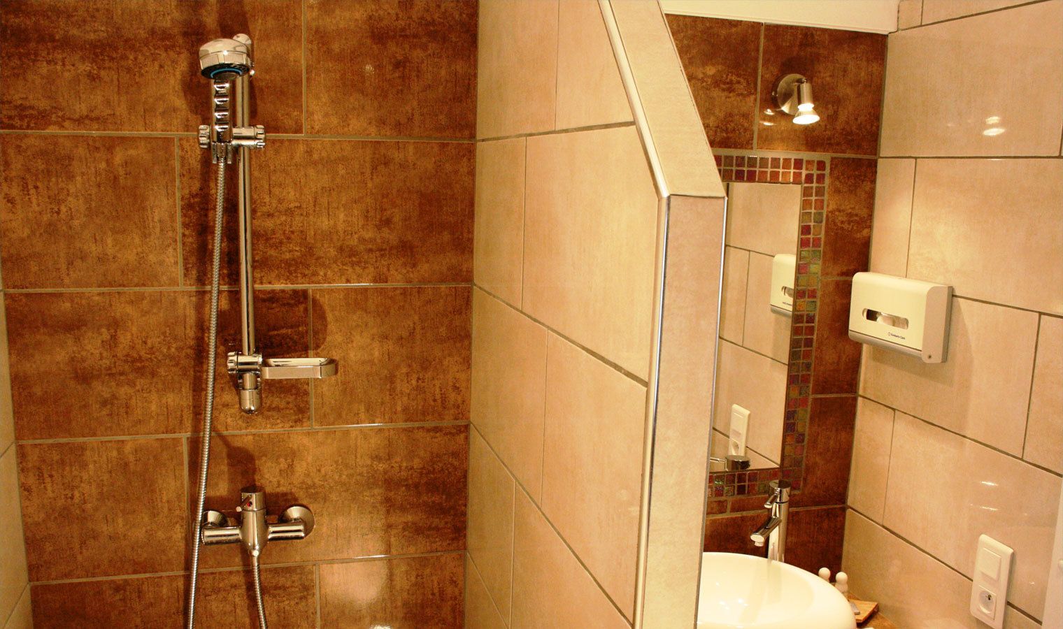 double room | bathroom | free toiletries, hair dryer, towels