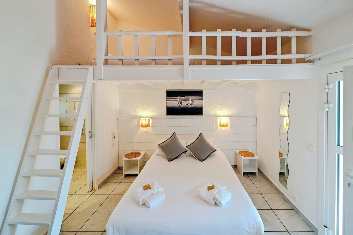 Triple Room ( Mezzanine ) | Minibar, in-room safe, desk, blackout drapes