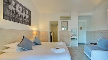 Superior Double Room | Minibar, in-room safe, desk, blackout curtains