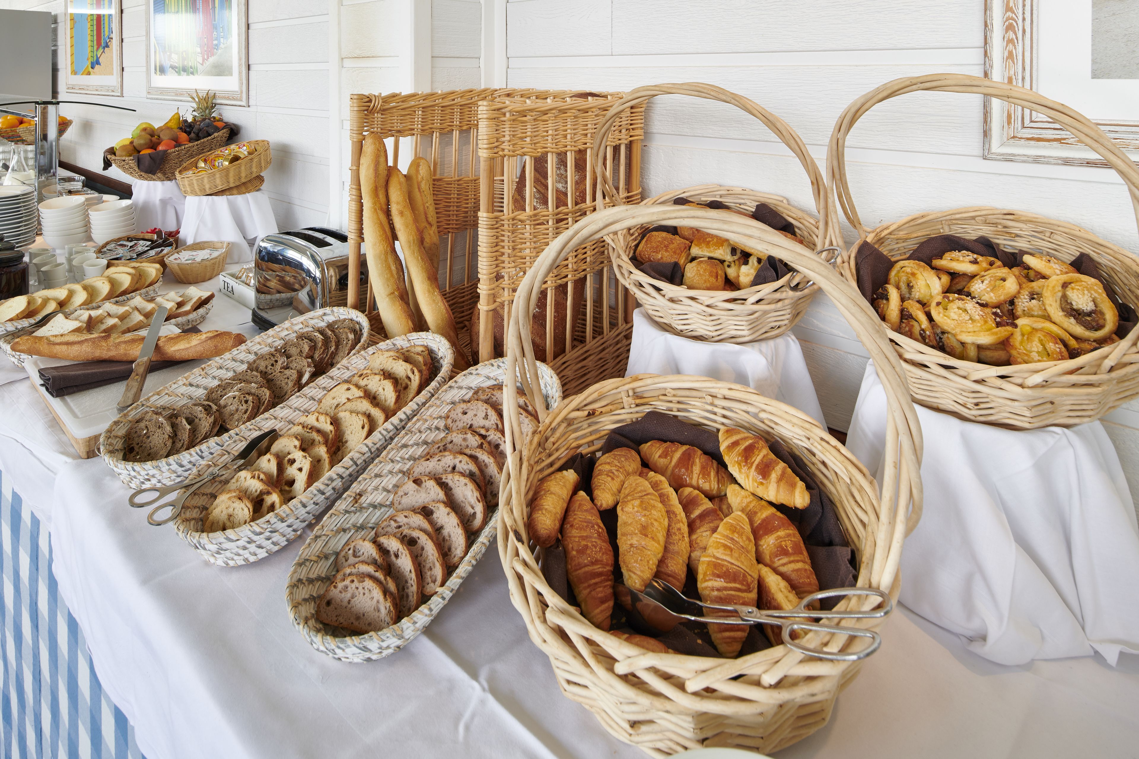Buffet breakfast for a fee on weekends