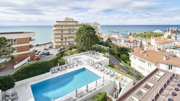 Seasonal outdoor pool
