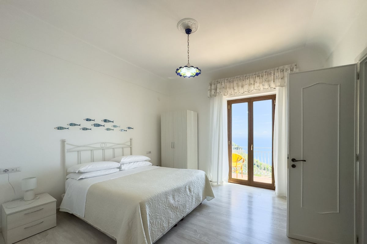 Habitación doble, Terraza, vista al mar | Sábanas italianas Frette, camas con efecto memoria y minibar