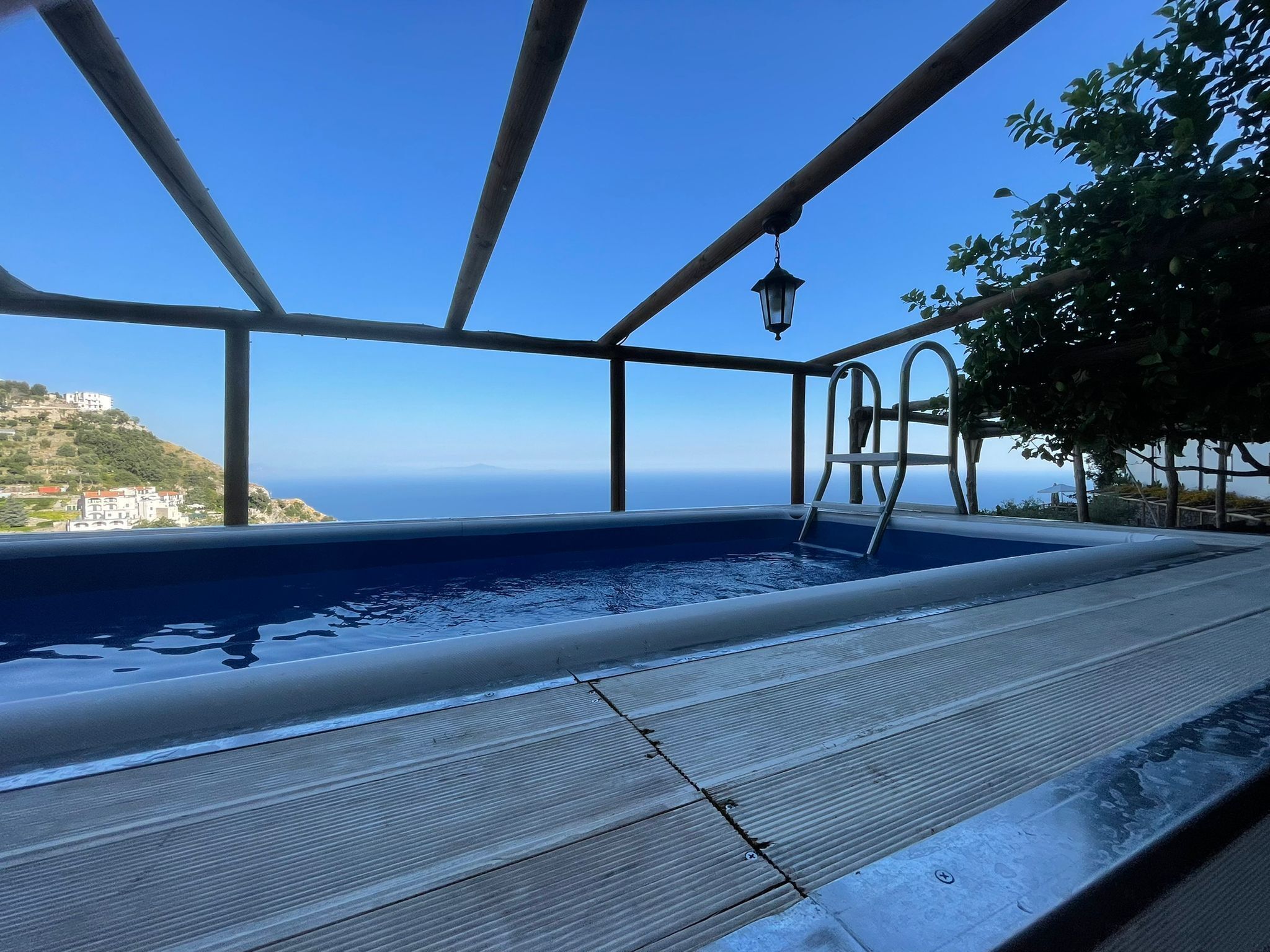 Hồ bơi sân thượng