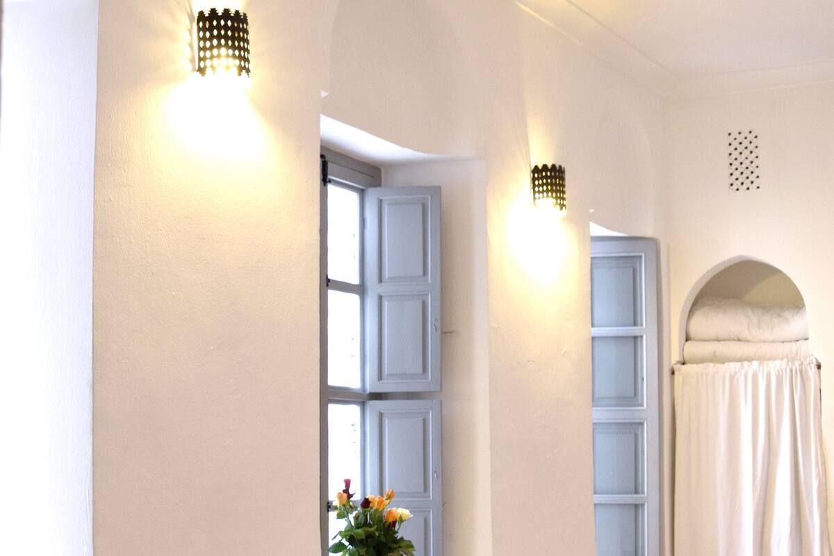 Suite (Jacaranda)