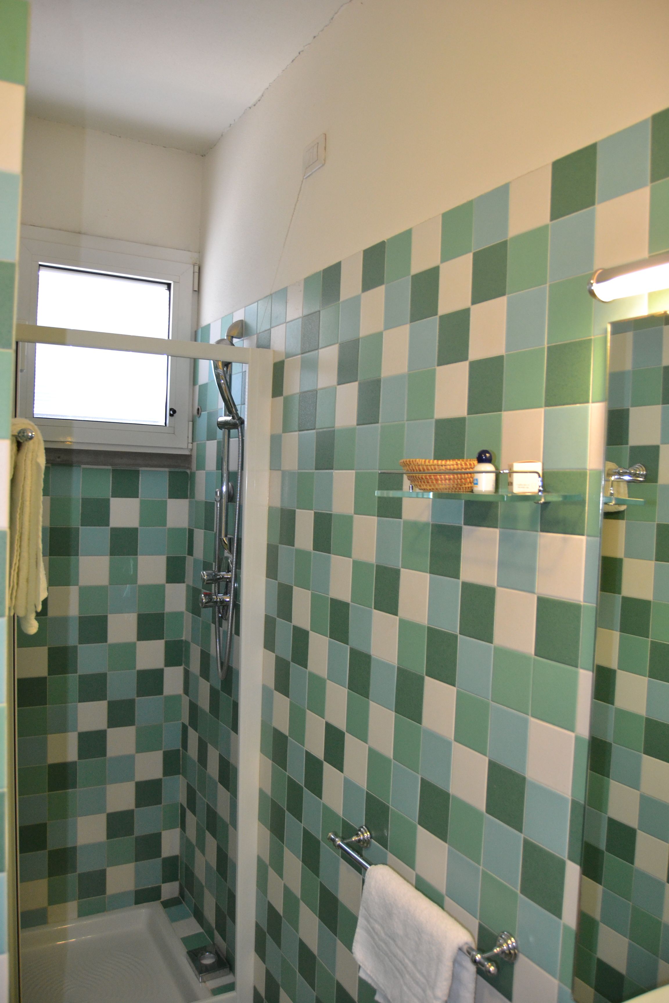 single room | bathroom | shower, free toiletries, hair dryer, bidet