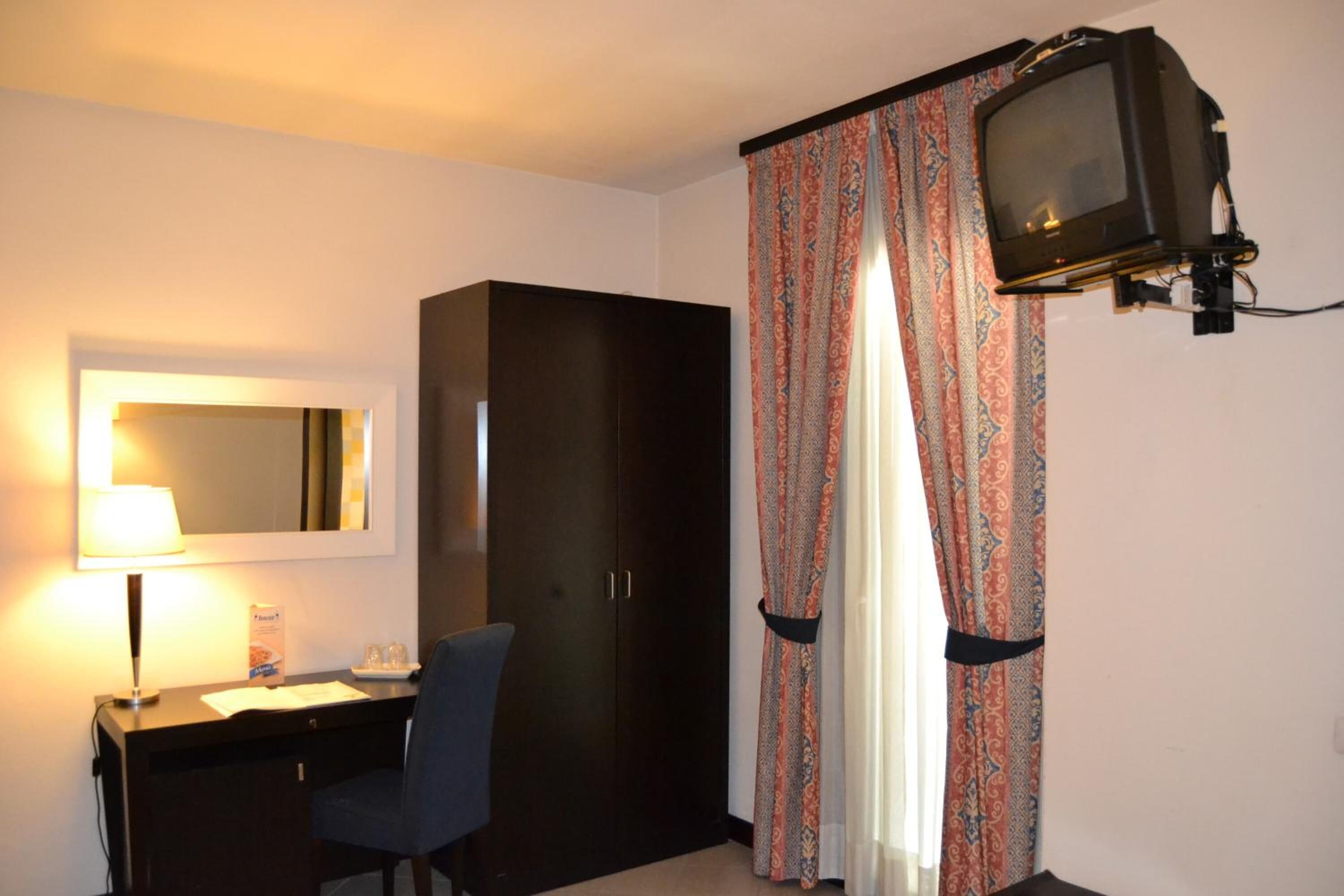 1 bedroom, minibar, in-room safe, desk