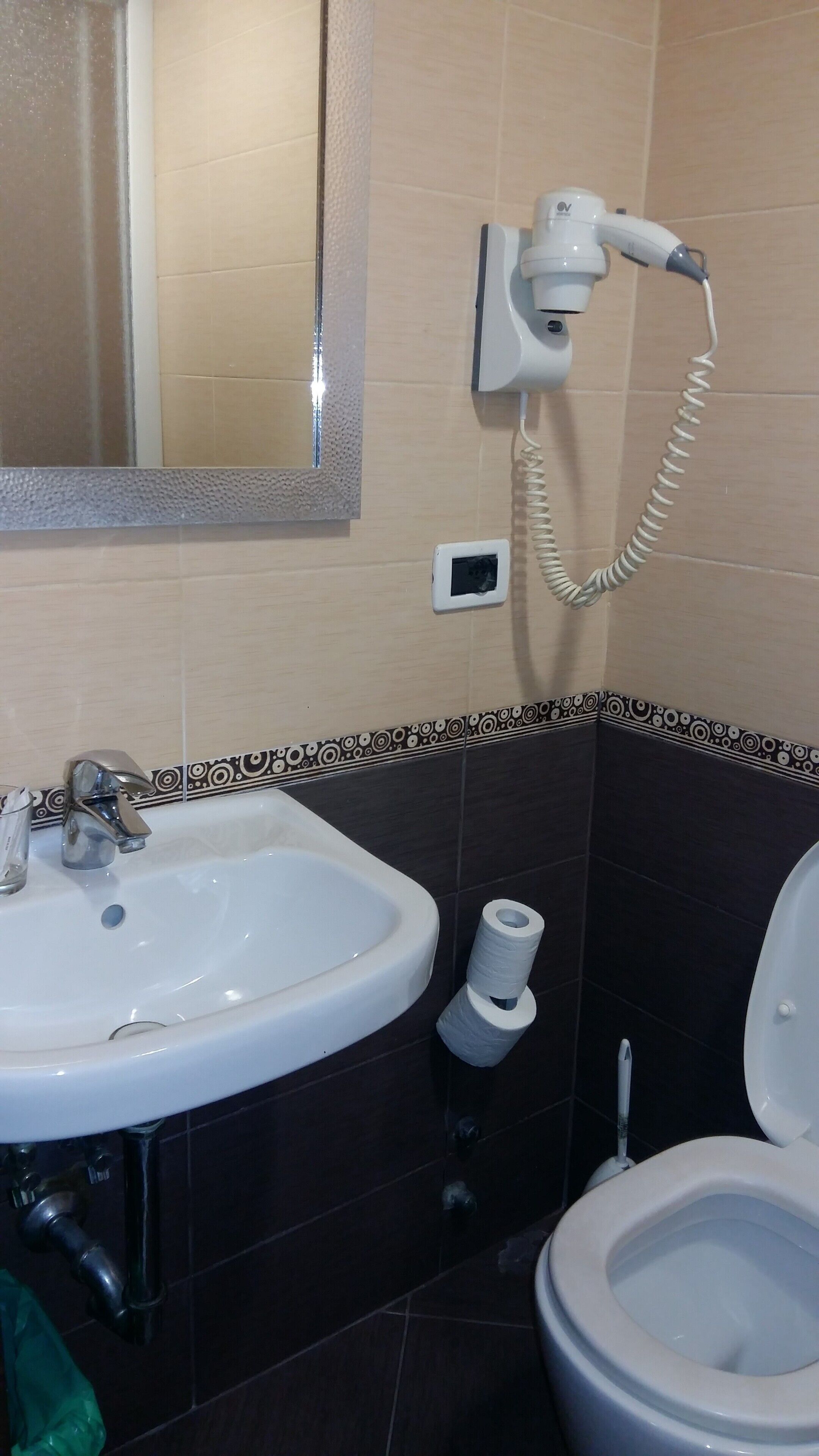 Dusche, Regendusche, Haartrockner, Bidet
