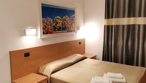 Economy Double Room | Down comforters, minibar, in-room safe, desk - Angelica (Rome)