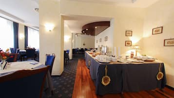 Daily buffet breakfast (EUR 8 per person)