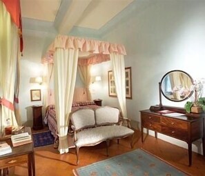 Double Room | Minibar, in-room safe, desk, blackout drapes - Antica Dimora Firenze  (Florence)