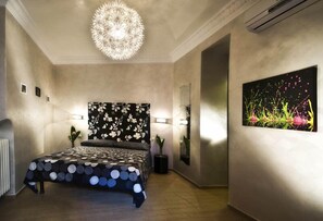 Tweepersoonskamer | Een bureau, een strijkplank/strijkijzer, extra bedden (toeslag)