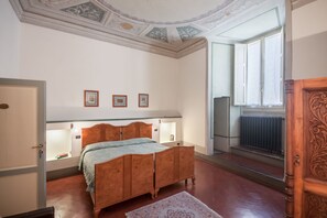 In-room safe, desk, free WiFi, bed sheets - Casa Rovai Guest House (Florence)