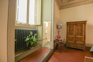 Premium bedding, pillow-top beds, in-room safe, desk - Casa Rovai Guest House (Florence)