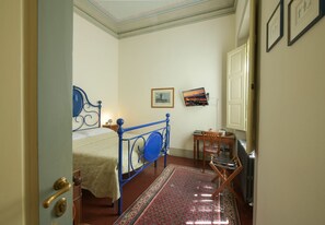 Double Room (with external private bathroom) | Premium bedding, pillow-top beds, in-room safe, desk - Casa Rovai Guest House (Florence)