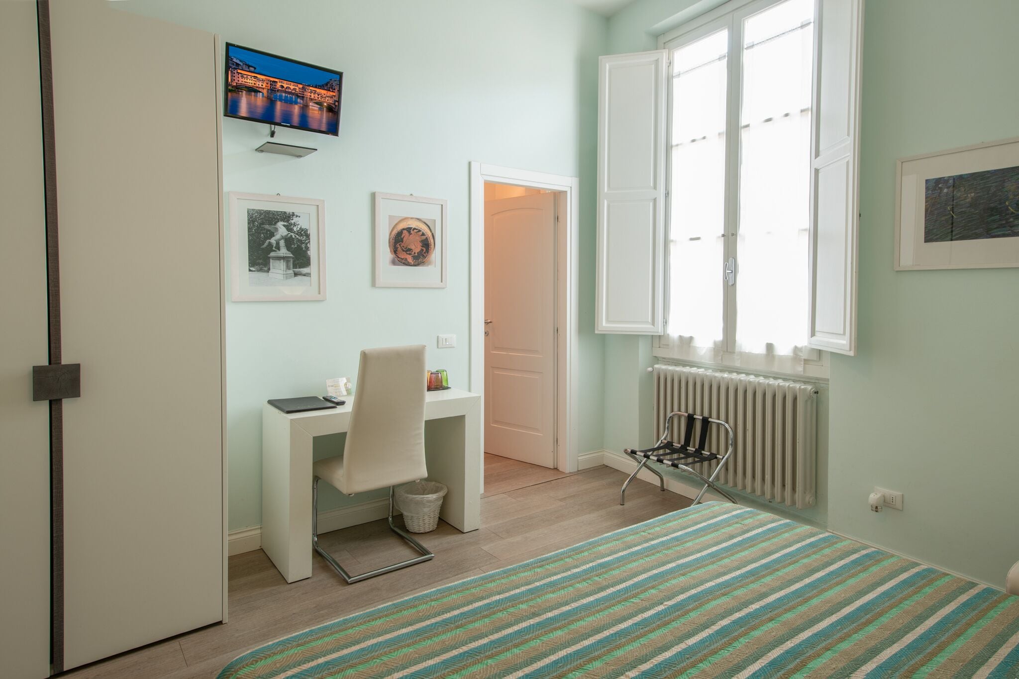 Dreibettzimmer | Hochwertige Bettwaren, Pillowtop-Betten, Zimmersafe, Schreibtisch