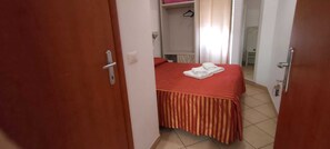 In-room safe, desk, free WiFi, bed sheets - Palma Residence (Rome)