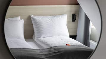 Double Room (Small) | Desk, laptop workspace, soundproofing, free WiFi
