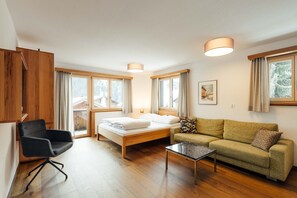 Apartment (4 Beds) | Living area