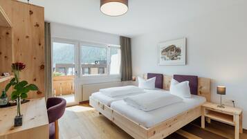 Double Room (Magnific) | 1 bedroom, in-room safe, desk, soundproofing