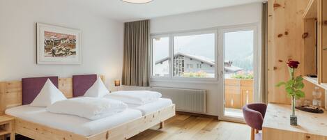 Double Room (Magnific) | 1 bedroom, in-room safe, desk, soundproofing