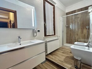 Standard Apartment (Bilancia) | Bathroom