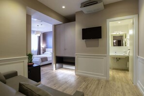Family Suite | In-room safe, desk, blackout curtains, free WiFi