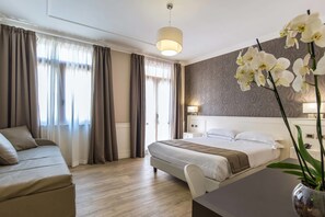 デラックス ルーム | セーフティボックス (室内)、デスク、遮光カーテン、WiFi (無料)