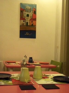 Tägliches Frühstücksbuffet gegen Gebühr