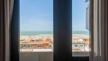 Double Room, Sea View | Minibar, in-room safe, desk, free cribs/infant beds