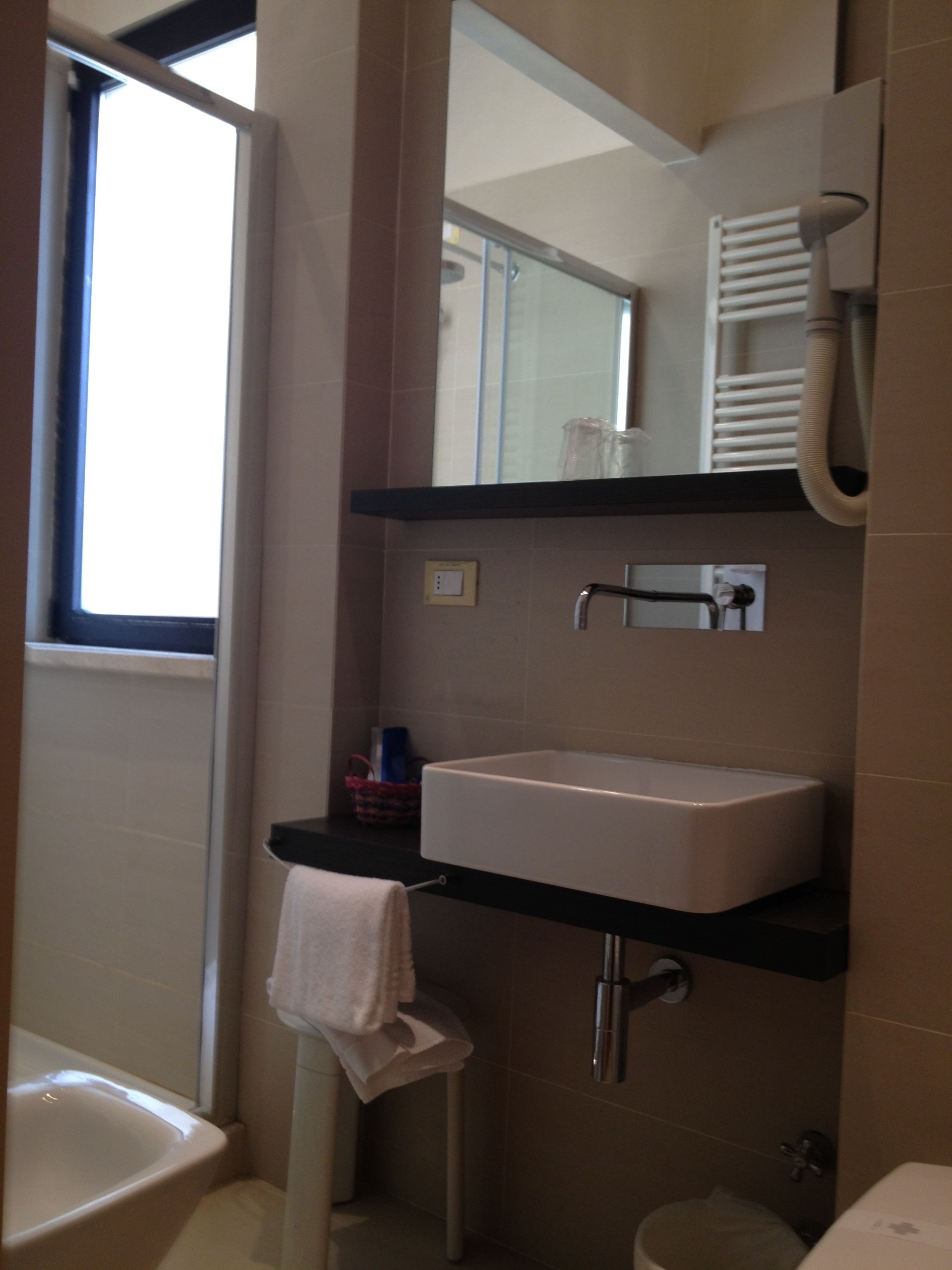 single room | bathroom | shower, rainfall showerhead, free toiletries, hair dryer