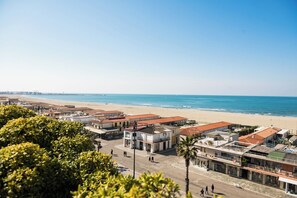 A coastal town with buildings, a beach, and a clear sky. - San Francisco (Viareggio)