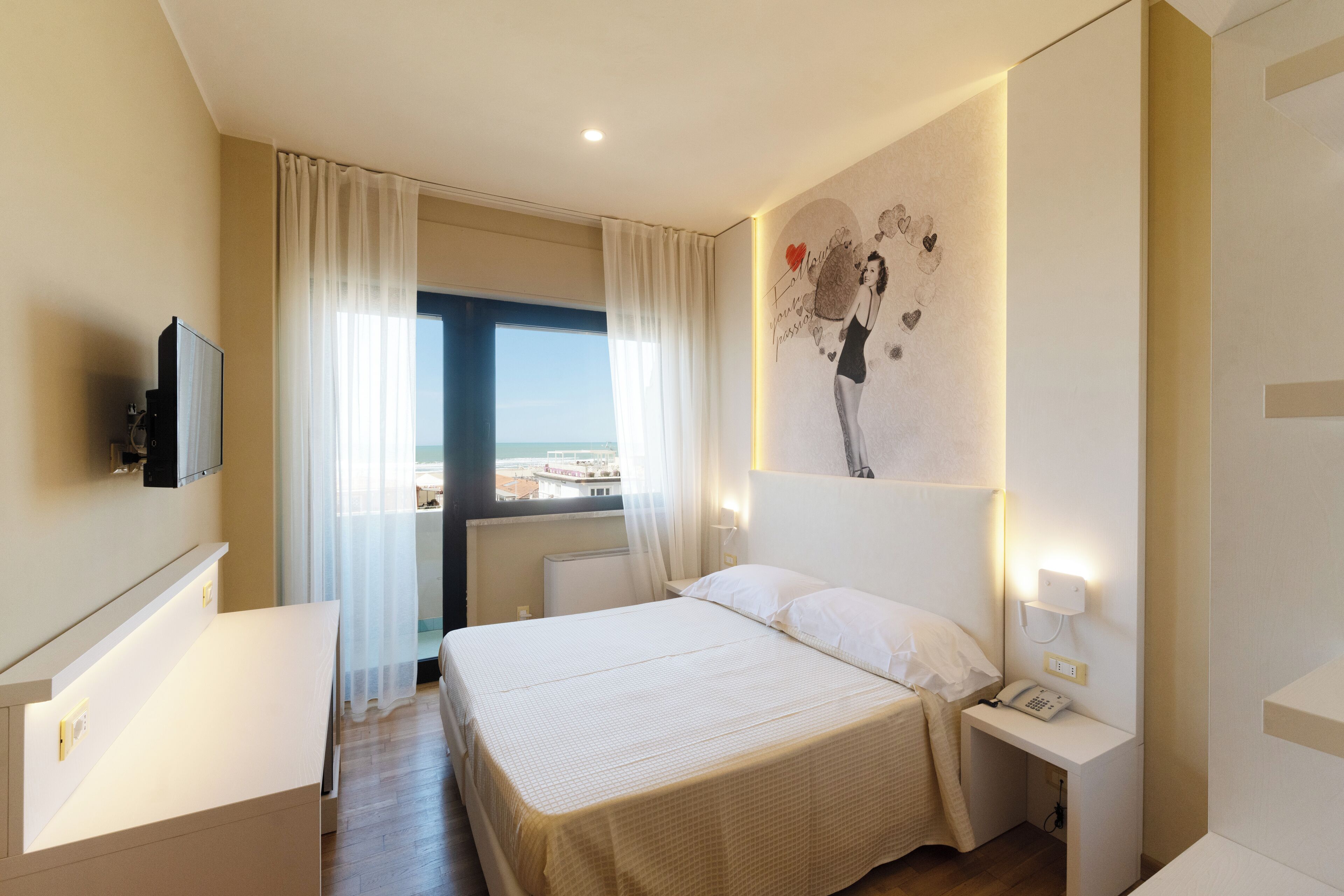 double room, sea view | minibar, in-room safe, desk, free cots/infant beds